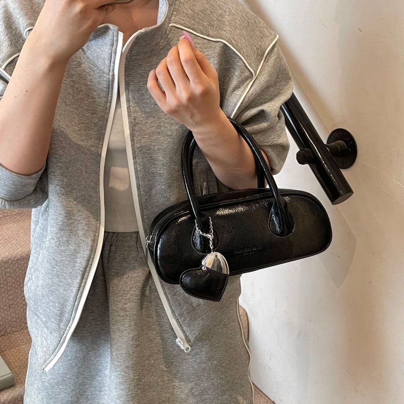 Bolsos populares de este año 2025 primavera y verano nuevos bolsos de mujer moda amor bandolera casual letras bandolera marea