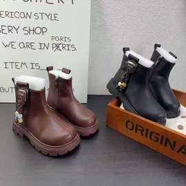 潮呗果女童鞋靴子秋冬儿童短靴马丁靴加绒冬季中童皮靴一手码批发