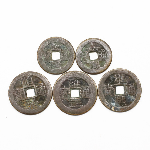 Qing Dynasty replica ancient Five Emperors coins, six-emperor old bronze coins, antique collectibles to boost business, threshold-pressing antiques, Chinese knot-style Five Emperors coin pendants—wholesale available.