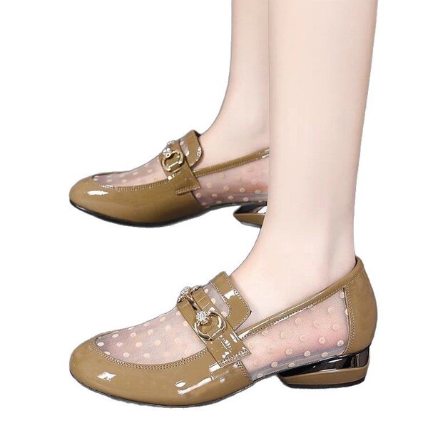 Mesh shoes made of soft leather