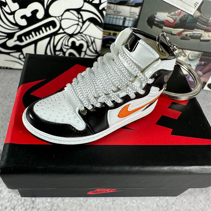 106. patent leather small black gold + box