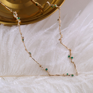 New Jewel Necklace K Gold Clavicle Chain High-grade Female Niche Necklace Emerald Color Treasure Necklace Designer