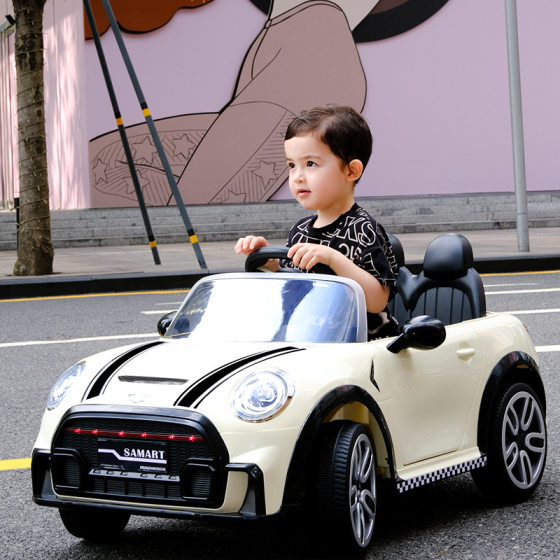 Children's electric car can sit four-wheel car boys and girls can be remote control toy car baby double seat rechargeable stroller