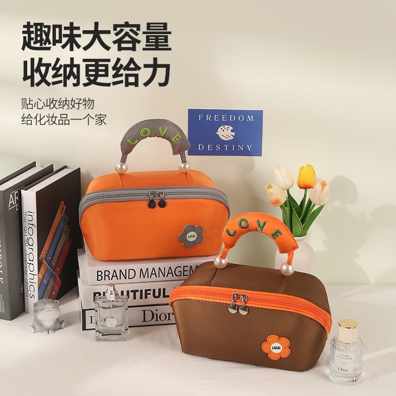 コントラストカラーの化粧品バッグ、クラウドピロー、大容量のポータブル化粧品シェルバッグ、トラベルトイレタリーバッグ、ポータブルで見栄えの良い|undefined