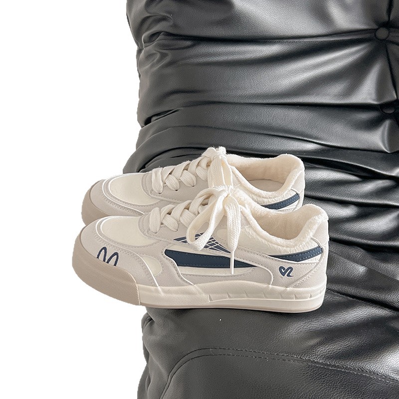 Calentamiento calzado deportivo casual de suela gruesa para mujeres 2025 otoño y invierno nuevos zapatos de mujer estudiantes coreanos de alto valor de cara zapatos de skate versátiles