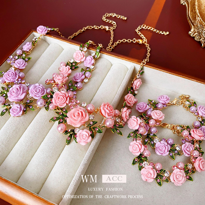 Collar de perlas con flores dulces y hojas de diamantes, temperamento de moda, collar de clavícula, nicho de vacaciones, decoraciones para mujeres