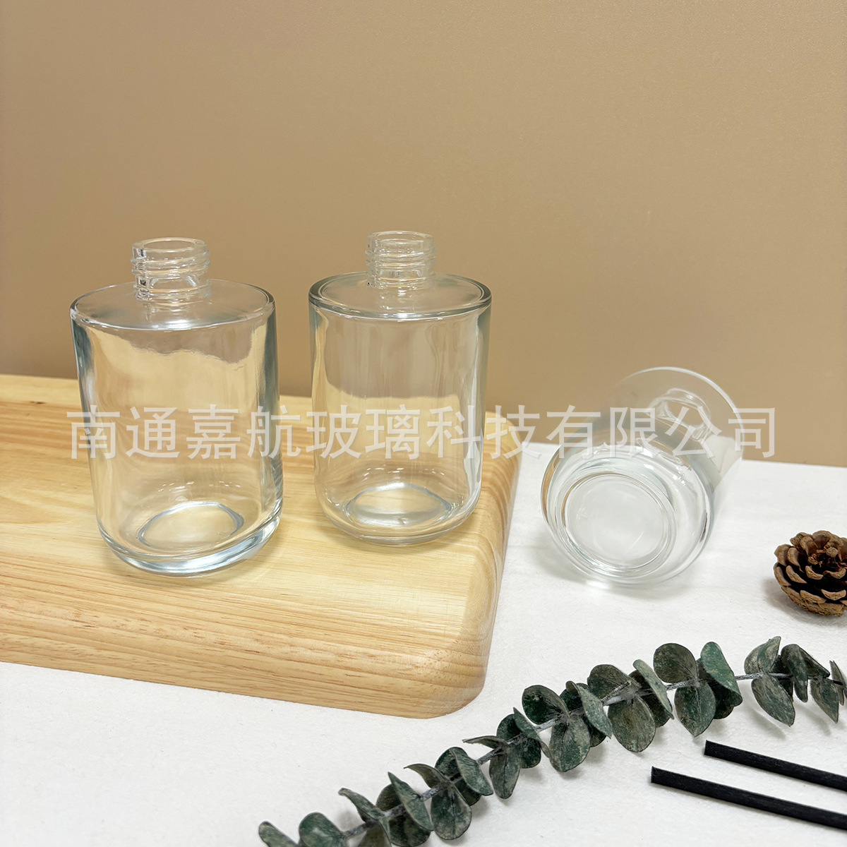 Botella cilíndrica de fondo de arco al por mayor 200ml botella de vidrio aromático de pulverización de color, botella vacía de volatilización de caña sin fuego para expandir el perfume