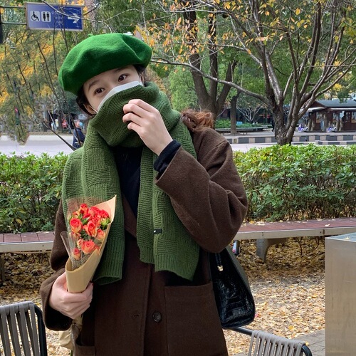Recommended white retro green scarf for women in winter, soft and versatile solid color wool Korean style warm scarf Korean version