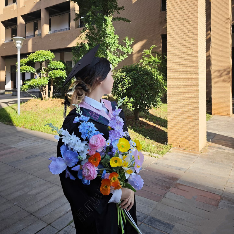 Florist with high sense of artificial flower window background Monet beyond the graduation season holding flowers photo props