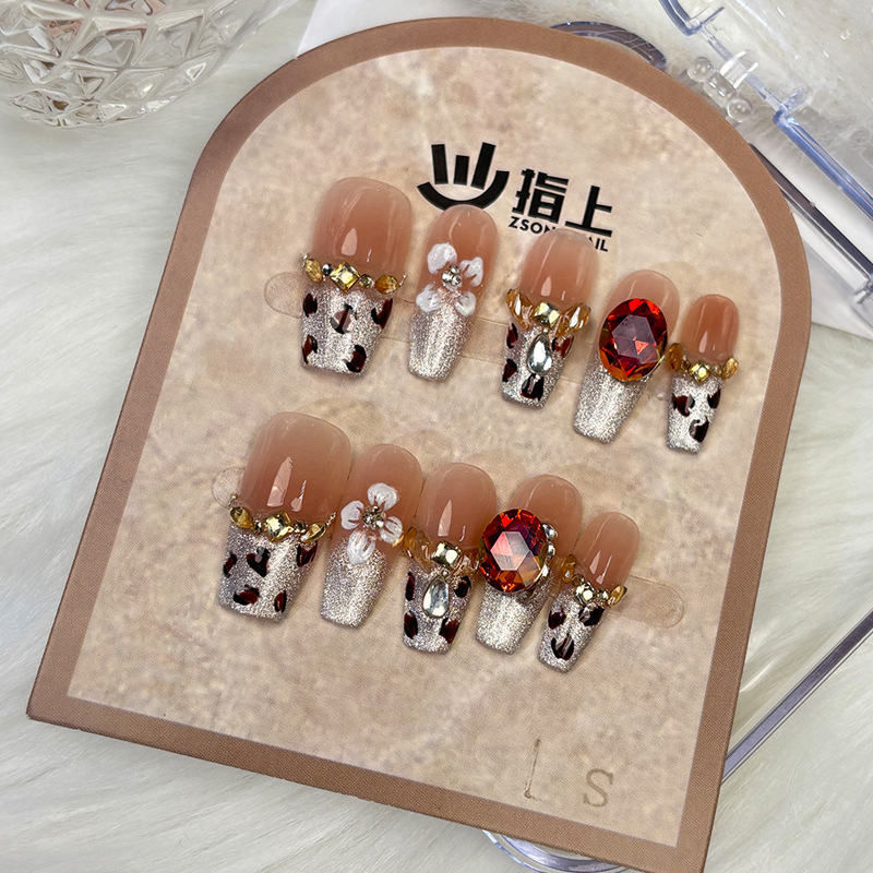 Amor negro rubí con diamantes hechos a mano puro otoño y invierno vestir con estampado de leopardo, ojo de gato, manicure de lujo ligero
