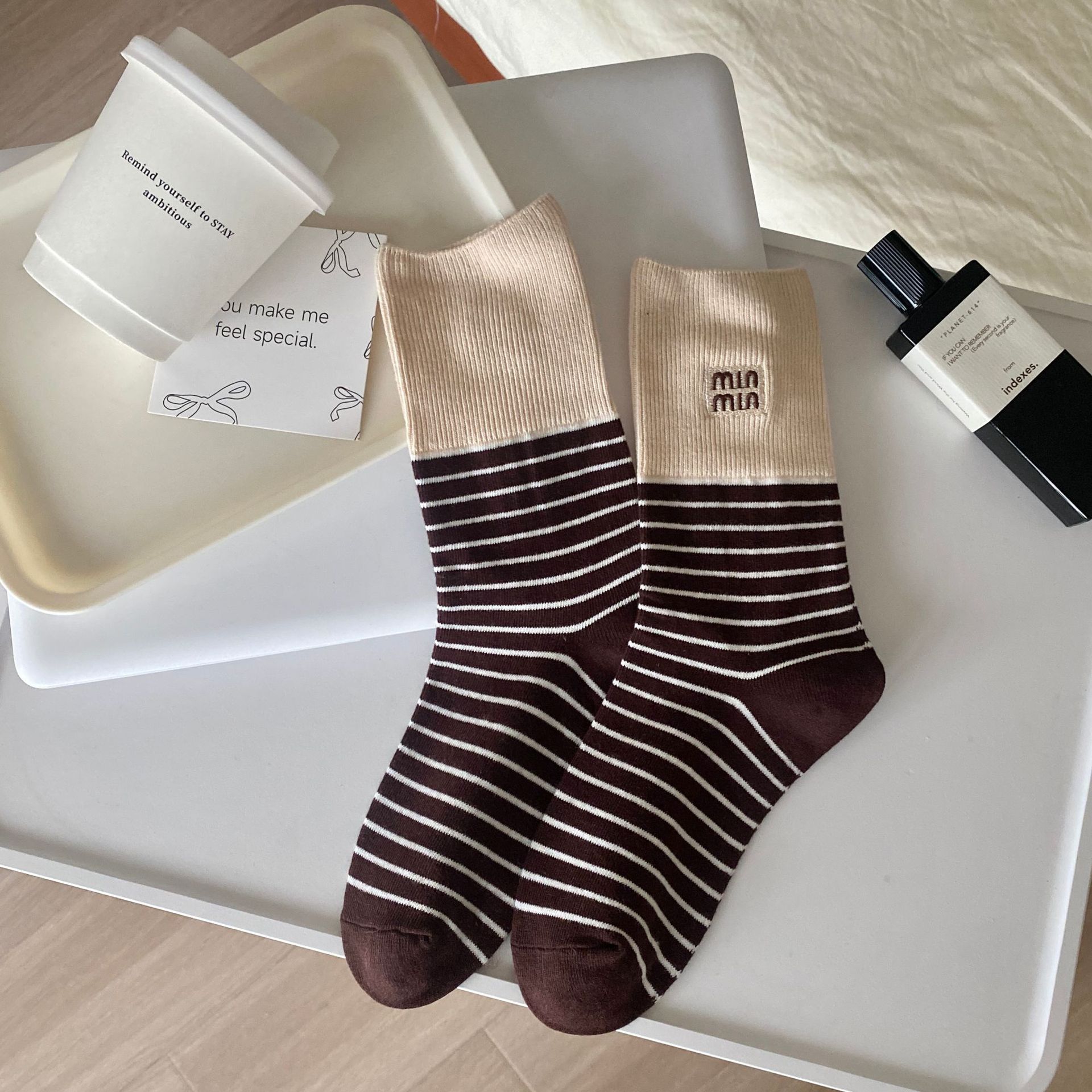 러플 베이지 커피 스트라이프