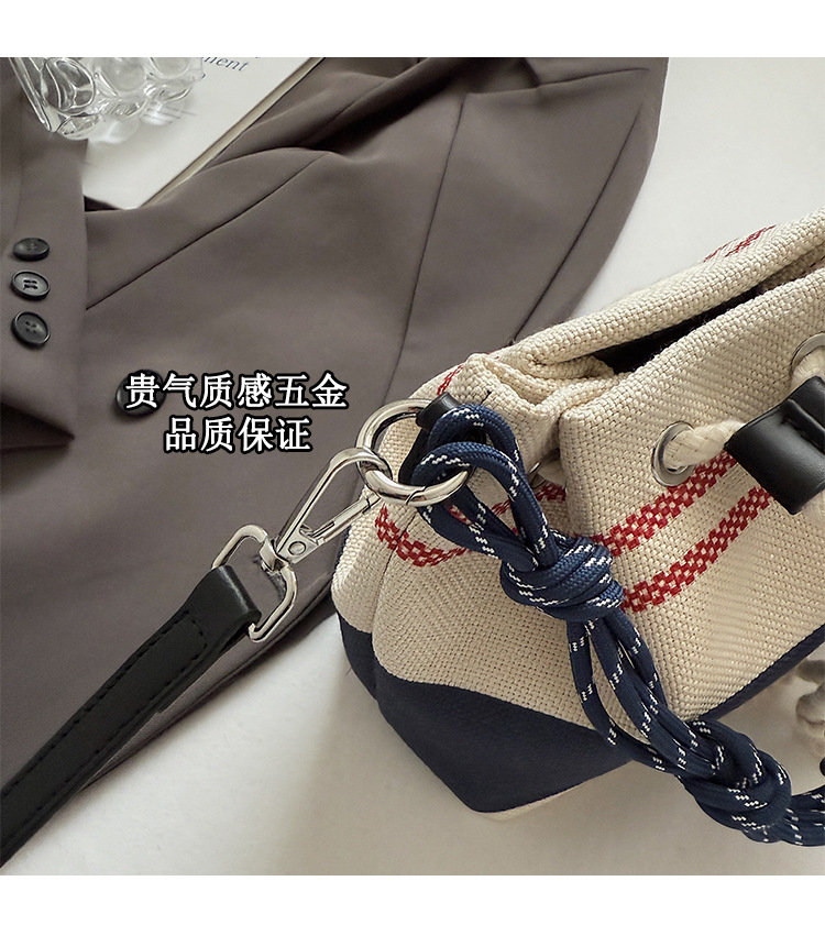 This year, the popular niche design bags are the 2025 new women's versatile canvas crossbody bag and the color-blocking hand-held bucket bag Application Scenario