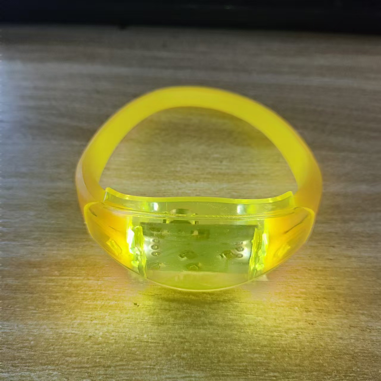 Fabricantes LED al por mayor pulsera luminosa pulsera electrónica barra de concierto KTV fiesta debe ayudar a los props