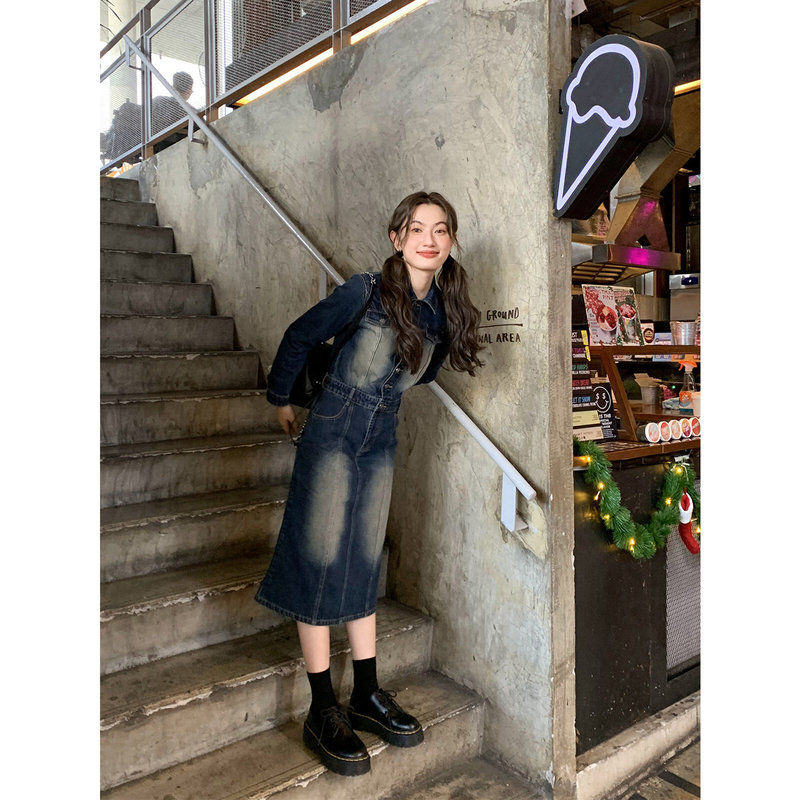 Retro Lapel Flared Denim Dress for Women, Spring 2024 New Style, Waist-Cinching, Slimming A-Line Mid-Length Dress