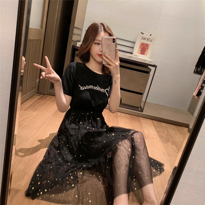 A knee-length shiny world-weary style dress for women, featuring a fresh and sweet chiffon skirt, elegant and stylish, with a small black dress.
