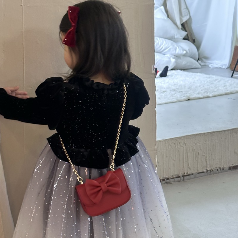 Bolso de hombro de niña popular de estilo coreano bolso de perla con lazo lindo 2025 nuevo bolso diagonal de cadena para niños