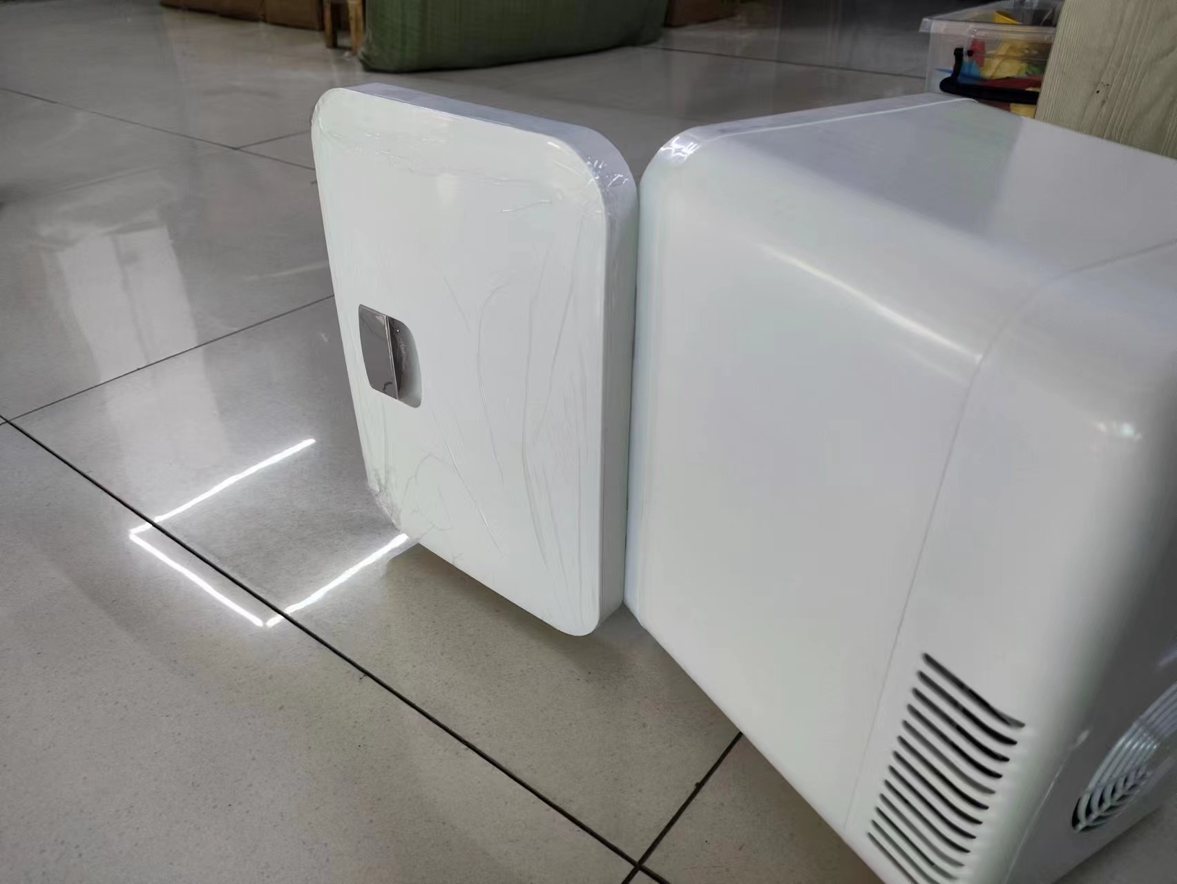 Car refrigerator 6L car home dual-use cold and heat adjustment multifunctional portable mini refrigerator beauty makeup refrigerator