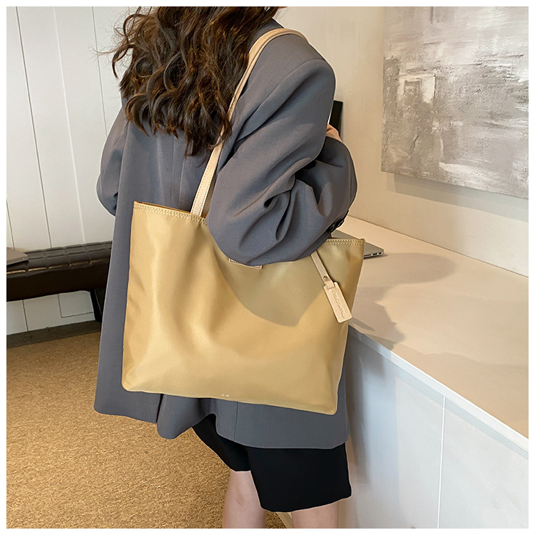 The new Korean-style trendy casual tote bag for women, Oxford fabric large-capacity single-shoulder bag 2025, exudes a sense of luxury undefined