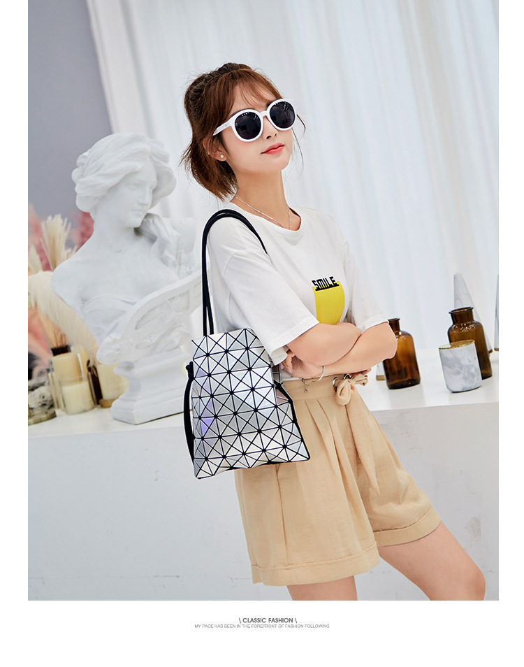 2024 nuova borsa a tracolla giapponese da donna a secchiello con coulisse a spalla in PU brillante con geometria a griglia di diamanti_voghion.com