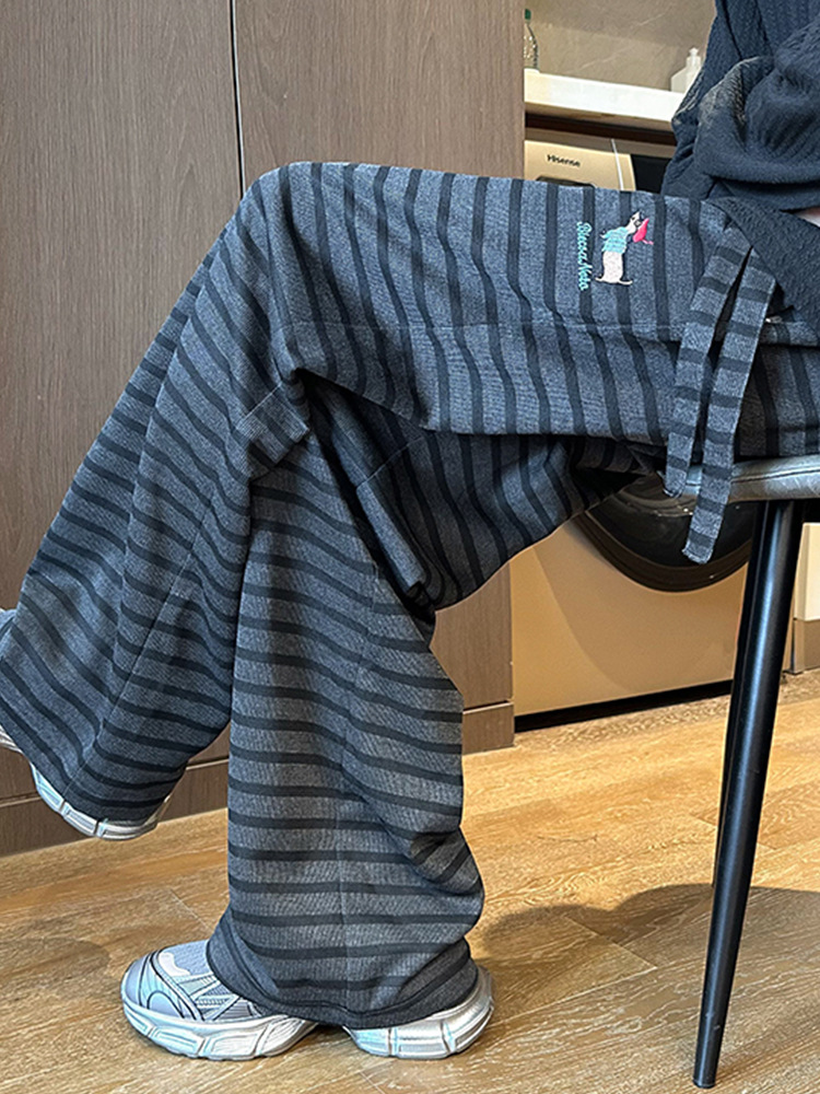 Pantalon décontracté homme rayé avec broderie teckel ample_voghion.com