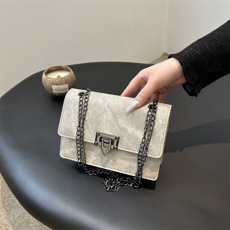 Bolsa de mochila de textura retro para mujeres 2024 nueva cadena coreana bolso cuadrado red rojo aire de viaje bolsa de hombro de moda