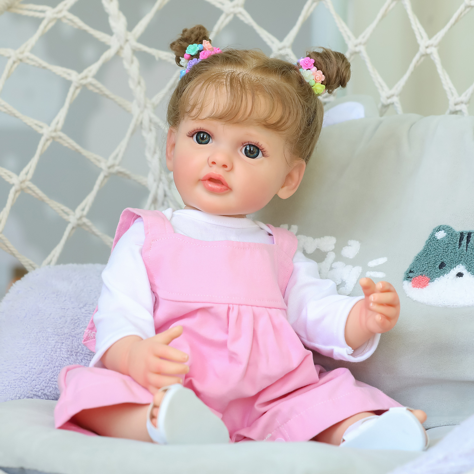 Como se muestra en la imagen de la muñeca