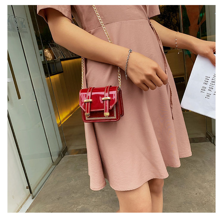 Women's Mini Pu Leather Solid Color Classic Style Magnetic Buckle Crossbody Bag display picture 6