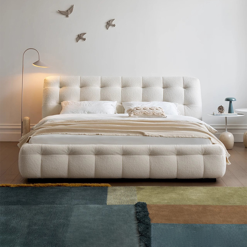 Cama de tela de malvavisco francés, estilo crema simple moderno, dormitorio principal, cama doble de lana de cordero, cama de boda de lujo ligera