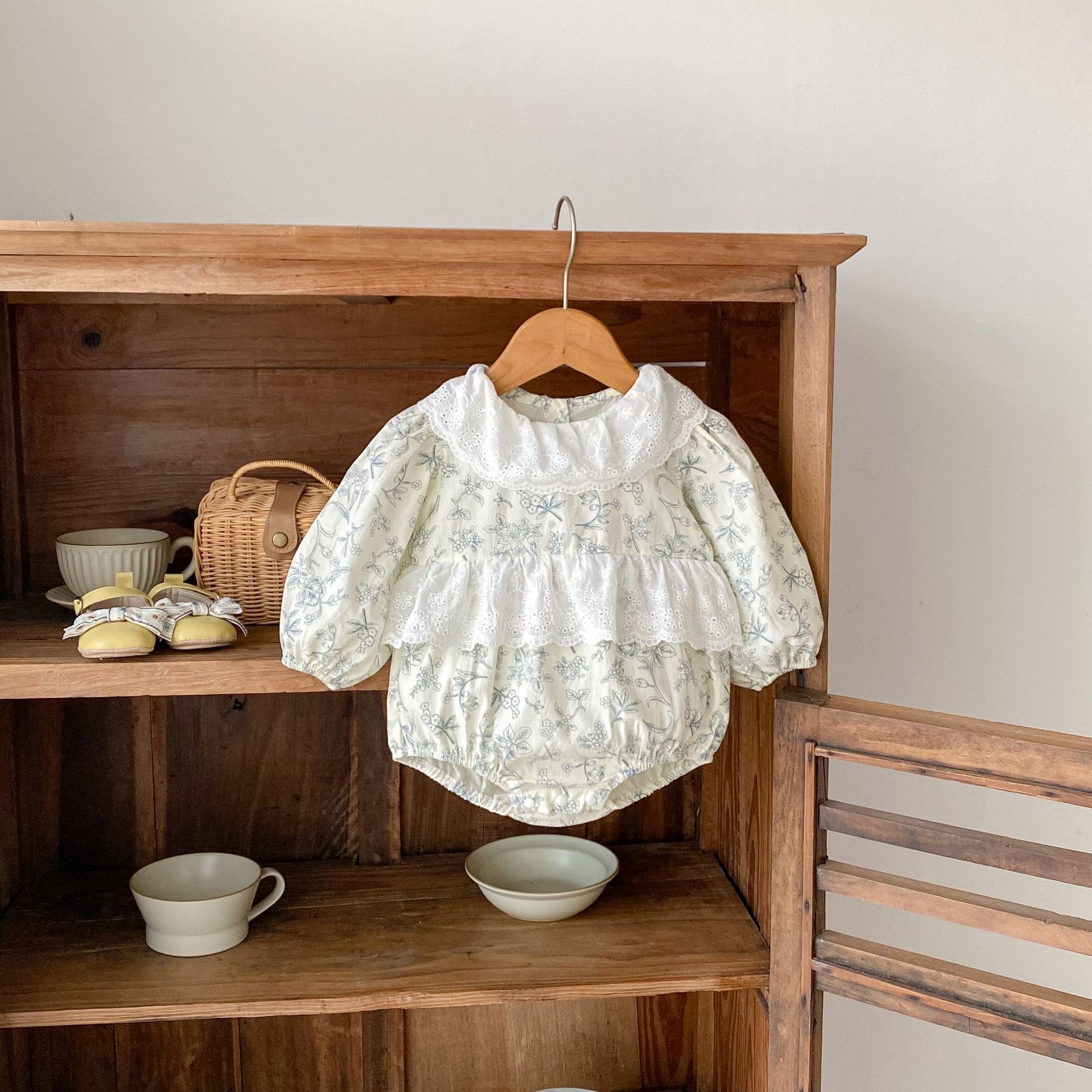 A-class cotton 2024 baby girl autumn 0-3 years old lace collar small fresh floral Ha Yi long sleeved bag fart clothes_voghion.com