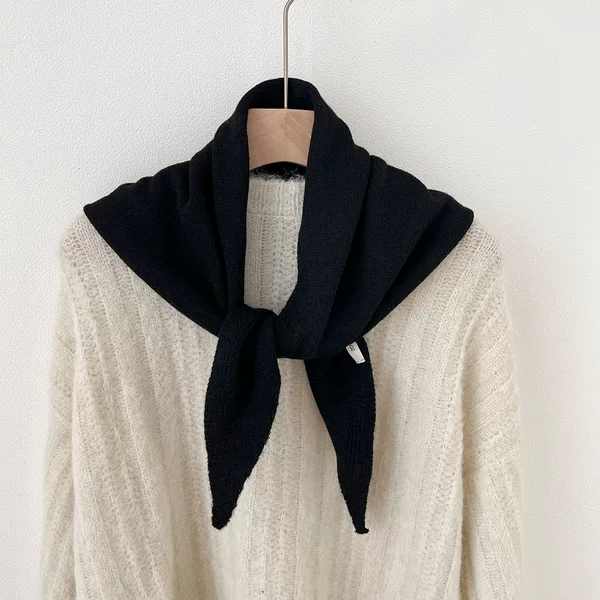 High-End Pure Color Triangle Shawl for Women Korean Style 2025 Spring & Fall New Fashion Neck Protector Versatile Knitted Cross Scarf