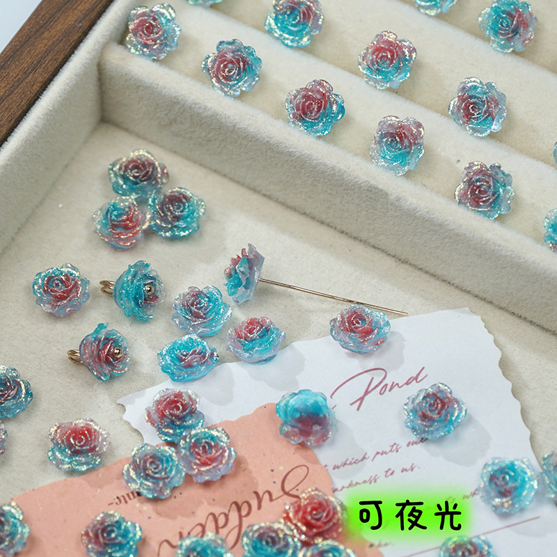 穴のない細いキラキラの柔らかいゴムの花の光はバラの花の片面の彫刻のdiyの手作りの数珠のネイルの携帯電話のケースの材料を変えます。