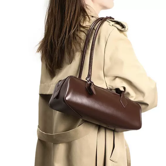 2026新款法式小众设计单肩包通勤牛皮腋下包百搭长条红色法棍女包