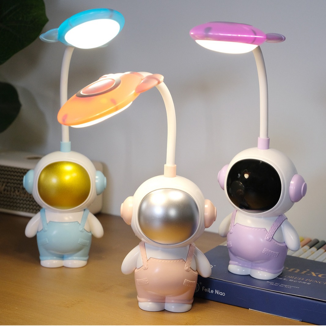 LED Foldable Table Lamp Astronaut Space Suit Night Light Charging Model Bedroom Bedside Lamp Decorative Gift for Kindergarten