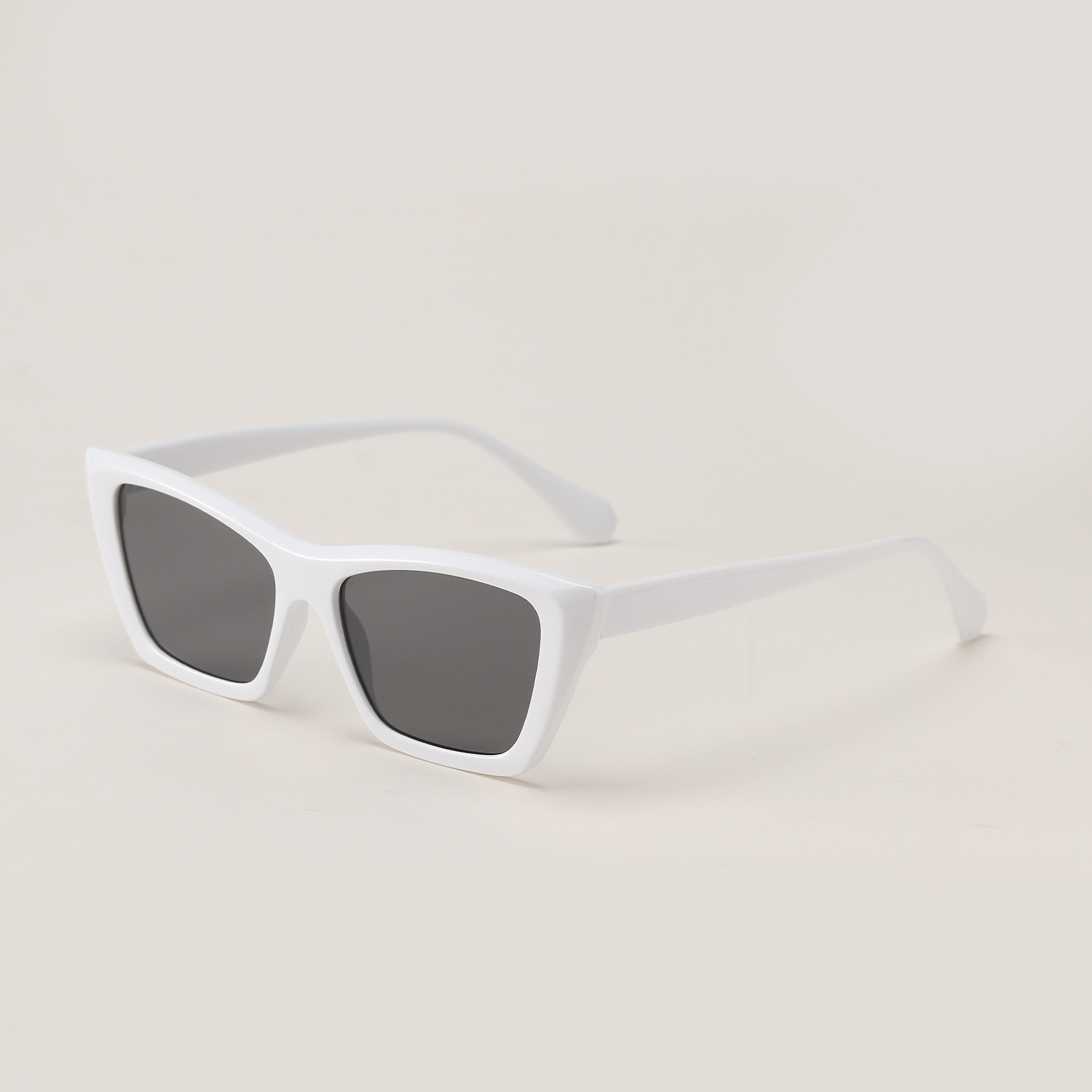 Retro trend multicoloured plastic sunglasses