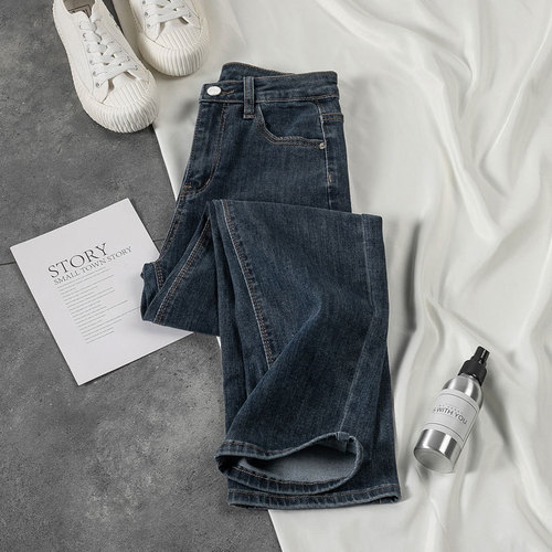 Korean-style petite straight-leg jeans for women: high-waisted, stretchy, slim-fit, plus-size, cropped cigarette pants perfect for spring, fall, and winter.