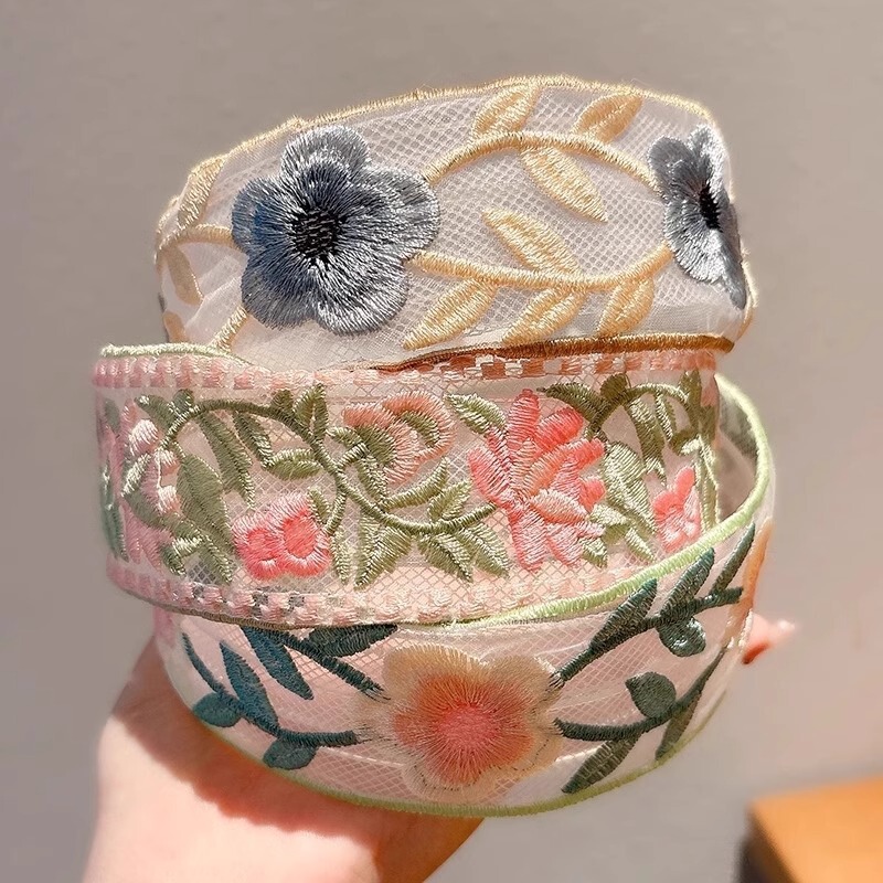 Chinese Style Embroidered Floral Wide-Brimmed Headband, New Spring and Summer Non-Slip Artistic Hair Accessory, Pastoral Style Fresh and Simple Women's Headband Chinese Style Embroidered Floral Wide-Brimmed Headband, New Spring and Summer Non-Slip Artistic Hair Accessory, Pastoral Style Fresh and Simple Women's Headband