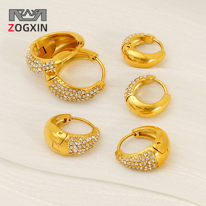 Nuevo crossover europeo y americano gypsophila hebilla de oreja de acero inoxidable moda semi-ovalada con diamantes pequeños aretes de acero de titanio fragantes mujeres