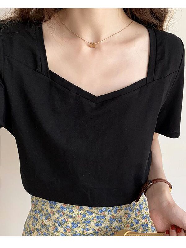 女性のための白い半袖 T シャツ 2025 夏の新スタイルスクエアネックルーズレトロ右肩 V ネックデザインニッチトップトレンディ|undefined