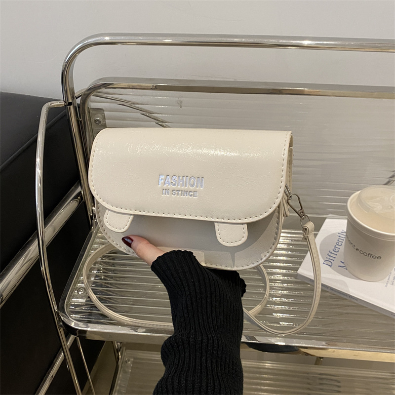 Bolsa de sillín versión coreana de la bolsa de cercanías portátil de diseño de nicho para mujer 2025 primavera nueva moda bolso de mensajero de un solo hombro