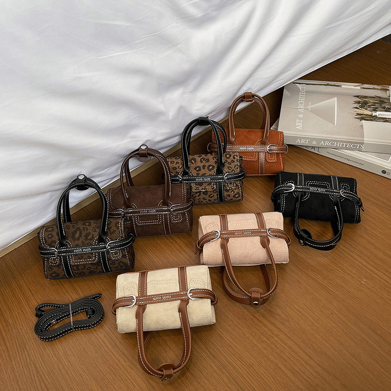 Cross-border 2026 children's bag, stylish and fashionable new mini handbag for girls, light luxury small square bag, textured shoulder and crossbody bag