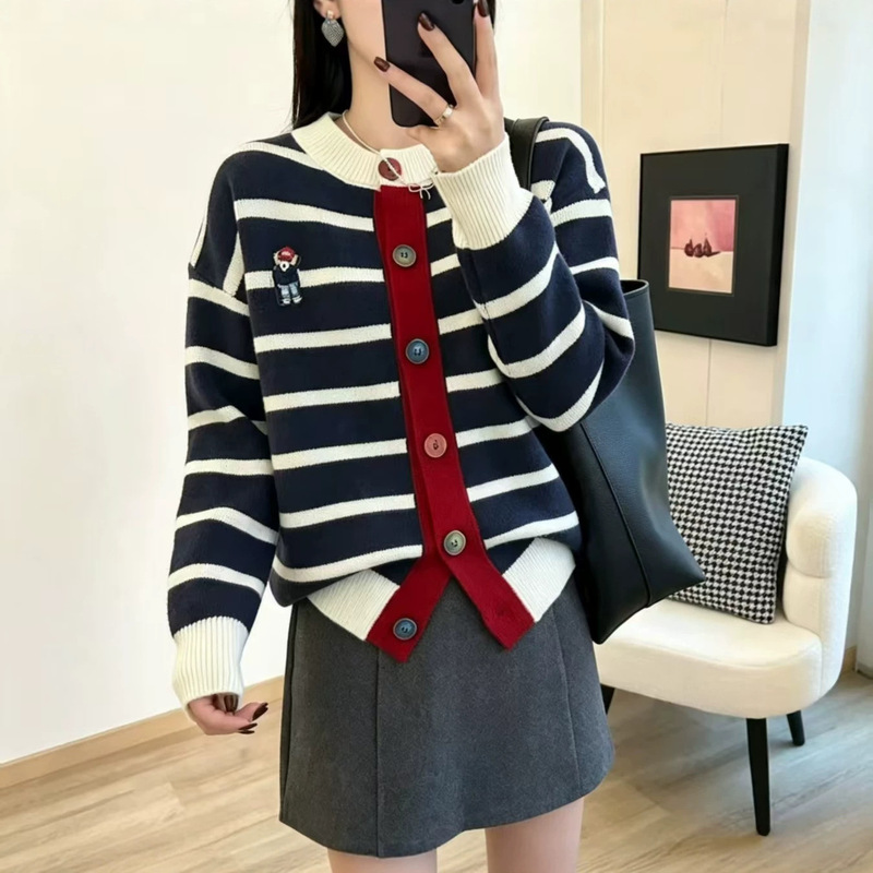 Korean-style college retro striped color-block sweater for women, 2026 autumn and winter collection, loose-fitting round-neck knitted cardigan jacket for women