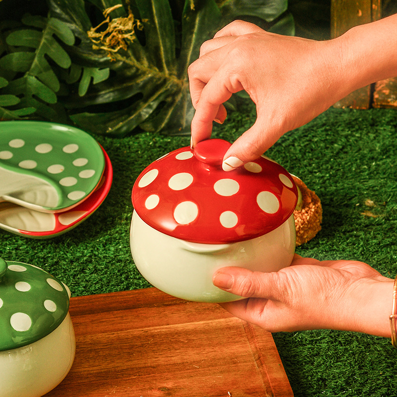 Corazón de una niña taza de hongos rojos cubierta encantadora cubierta de cubierta esmalte de color puede microondas taza de cerámica de alto valor para el hogar