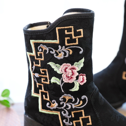 Cotton boots, embroidered cotton shoes and cloth boots, winter quilted and velvet women's snow boots, ethnic style retro short boots