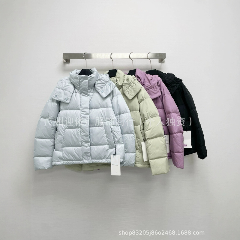 Nanyou Goods – High-end LU brand 2026 autumn/winter new collection, solid-color, minimalist hooded knit sweater with drawstring, a luxurious top for women Nanyou Goods – High-end LU brand 2026 autumn/winter new collection, solid-color, minimalist hooded knit sweater with drawstring, a luxurious top for women