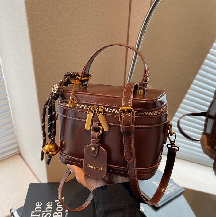 Bagos de mano de fragancia retrógrada para mujeres 2024 nuevo bolso retrógrado de estilo nicho de moda alta textura mochila