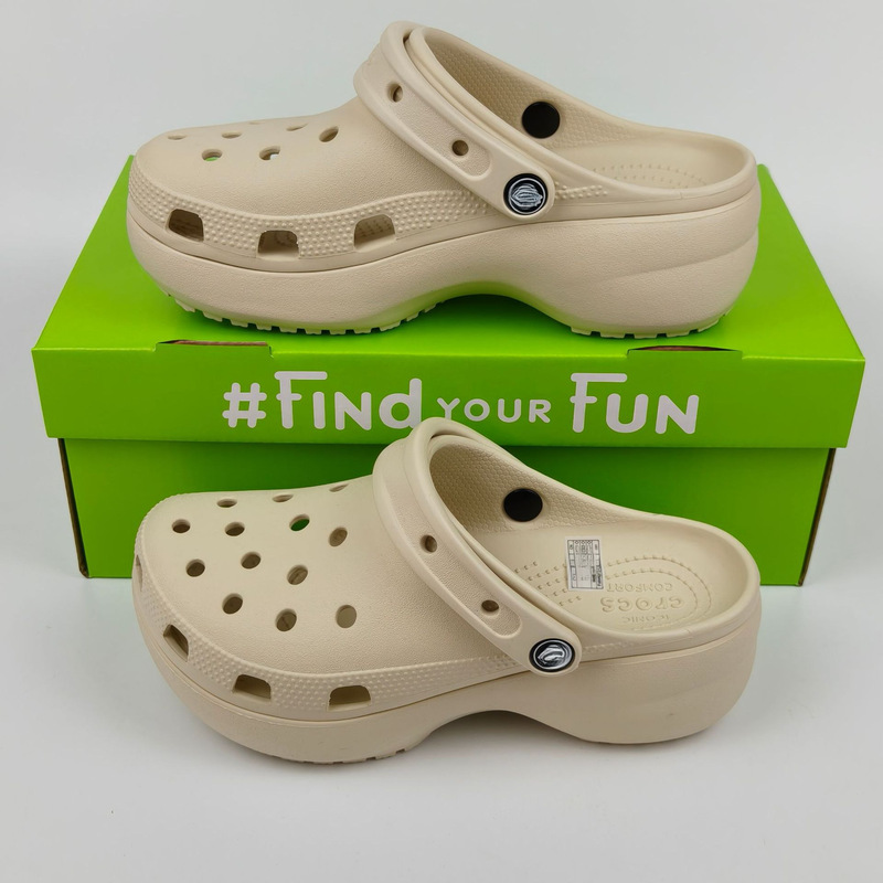 New Cr00S Croc Shoes Cloud Women's Medium Heel Sandals Outdoor 4cm Thick Sole Beach Shoes Show Feet Small, Breathable and Plaid