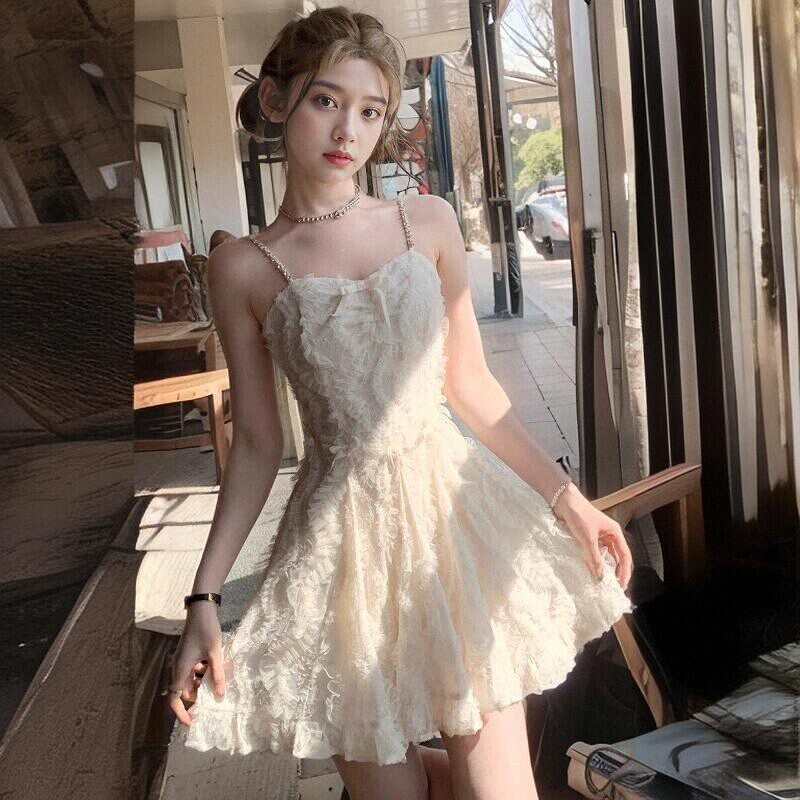 Summer new style elegant high-end diamond chain feather strap dress for women, waist-cinching and slimming travel dress