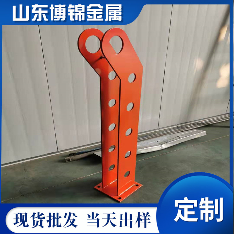 铸铁护栏支架 Q345防撞立柱 不锈钢栏杆立柱 桥梁护栏钢板支架