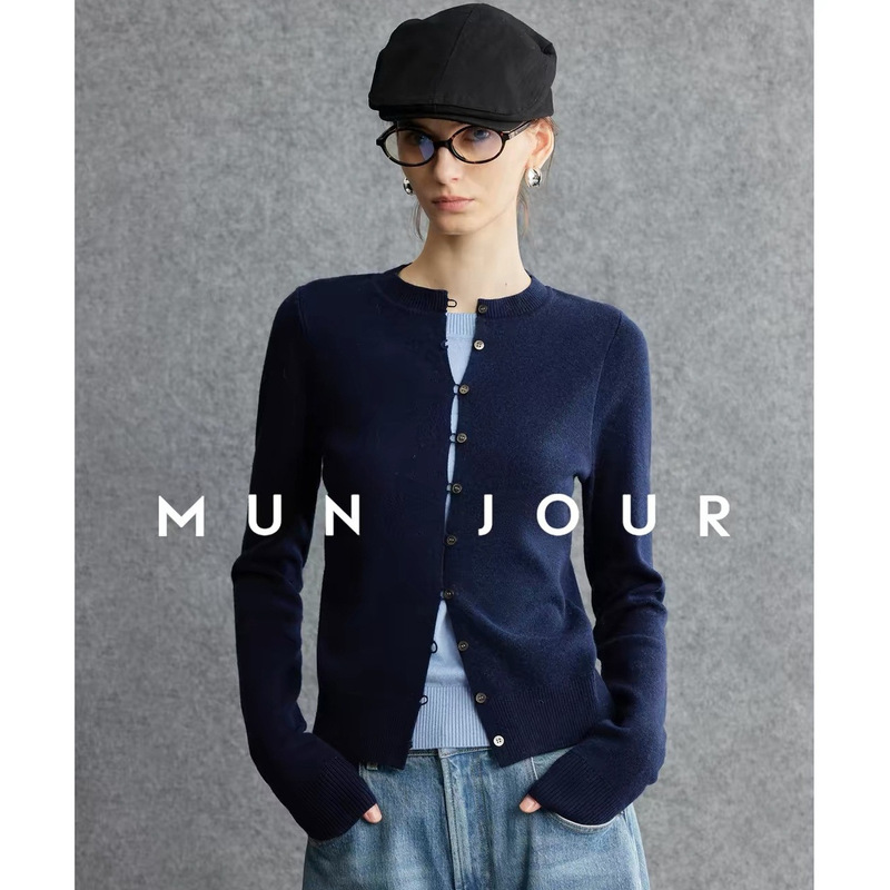 Fashionable intellectual MIU style cashmere and wool thickened faux two-piece color-blocked slightly loose-fitting knitted cardigan Fashionable intellectual MIU style cashmere and wool thickened faux two-piece color-blocked slightly loose-fitting knitted cardigan