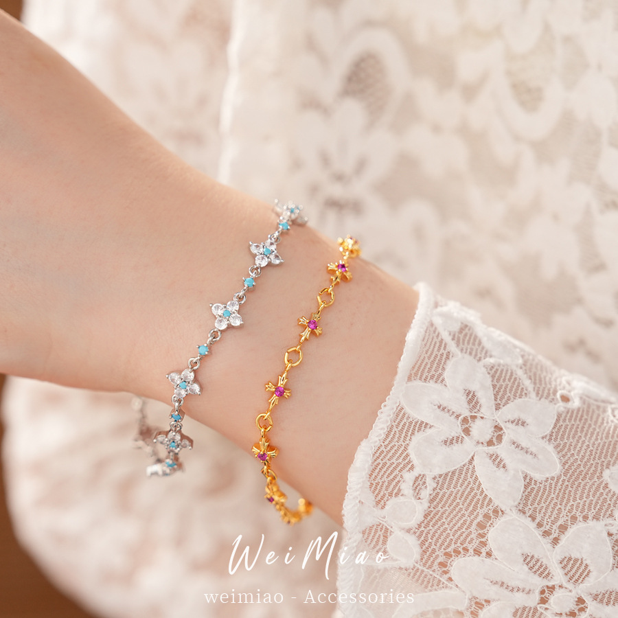 Cruces de piedra de hierba afortunada pulsera de flores de lujo ligera nicho pulsera de alta calidad temperamento delicado joyas al por mayor